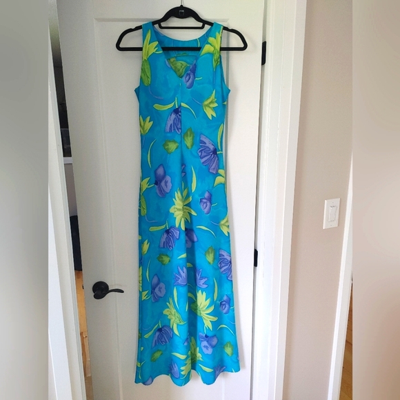 Dress - Picture 2 of 4